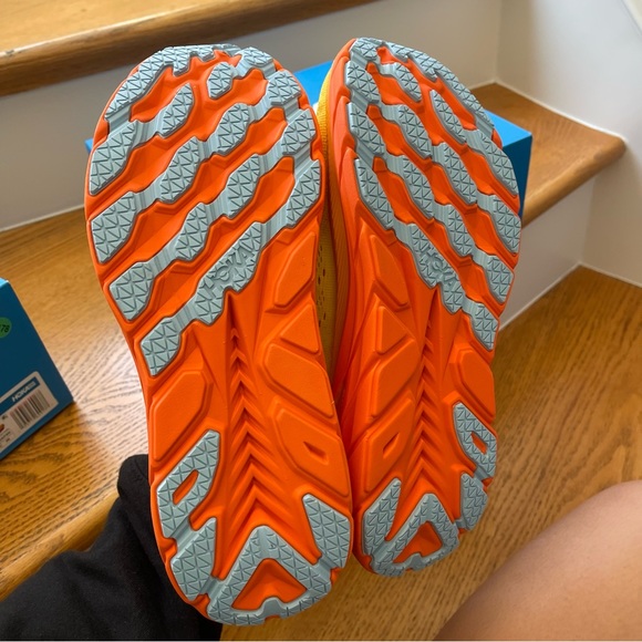 NWT Hoka Clifton 8 Yellow Hoka One One Men’s Running shoes — brand NEW - Picture 4 of 16